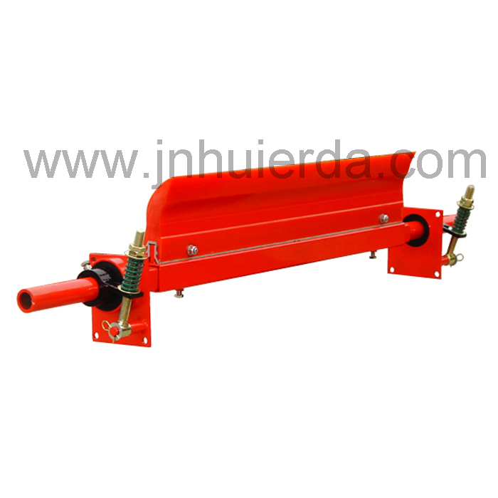 Belt conveyor cleaner